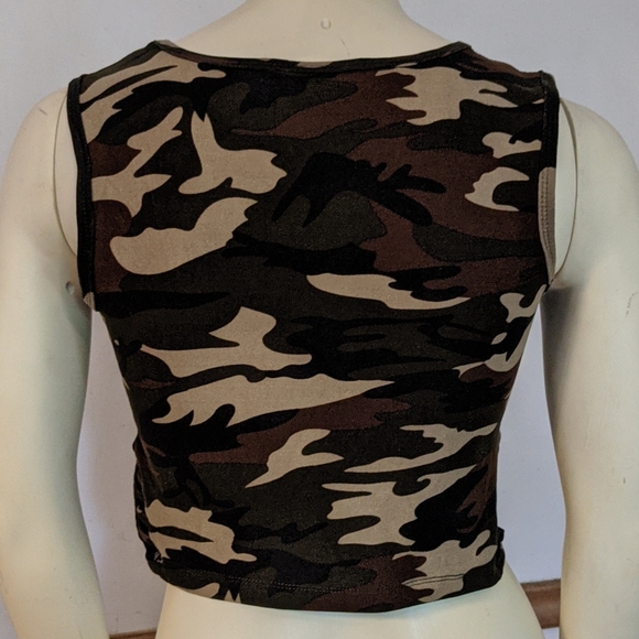 Super Soft Vented Camo Crop Top size Medium - Picture 3 of 6
